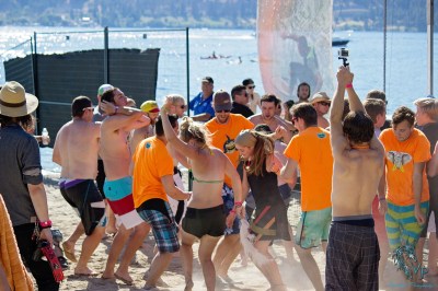 On Location at Keloha 2014 - Fans Dancing on the Beach